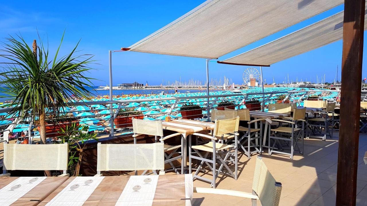 Hotel Paloma Beach Front Chiringuitos Time Rimini Extérieur photo