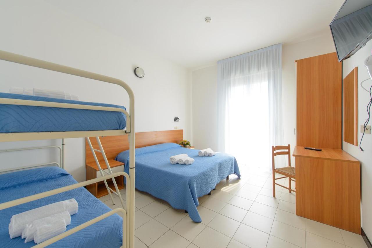 Hotel Paloma Beach Front Chiringuitos Time Rimini Extérieur photo