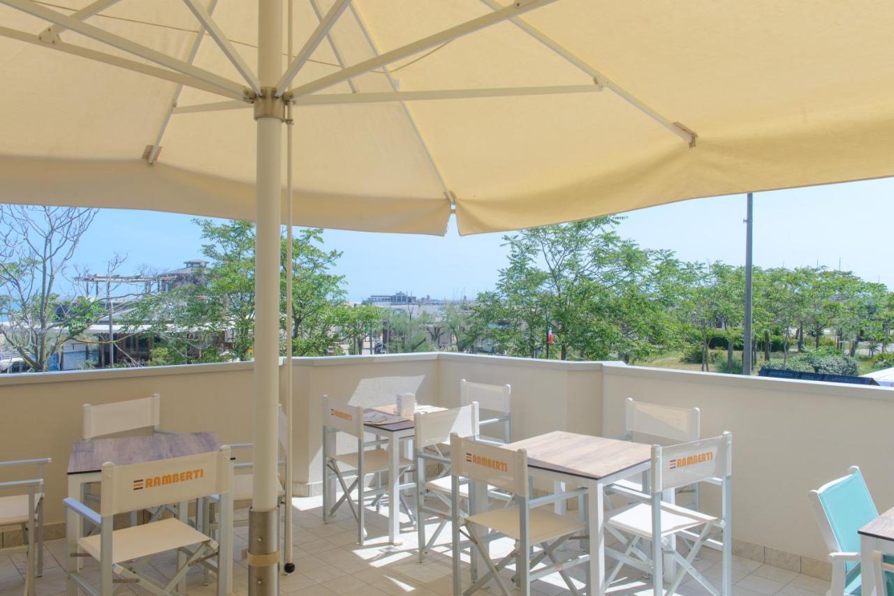 Hotel Paloma Beach Front Chiringuitos Time Rimini Extérieur photo