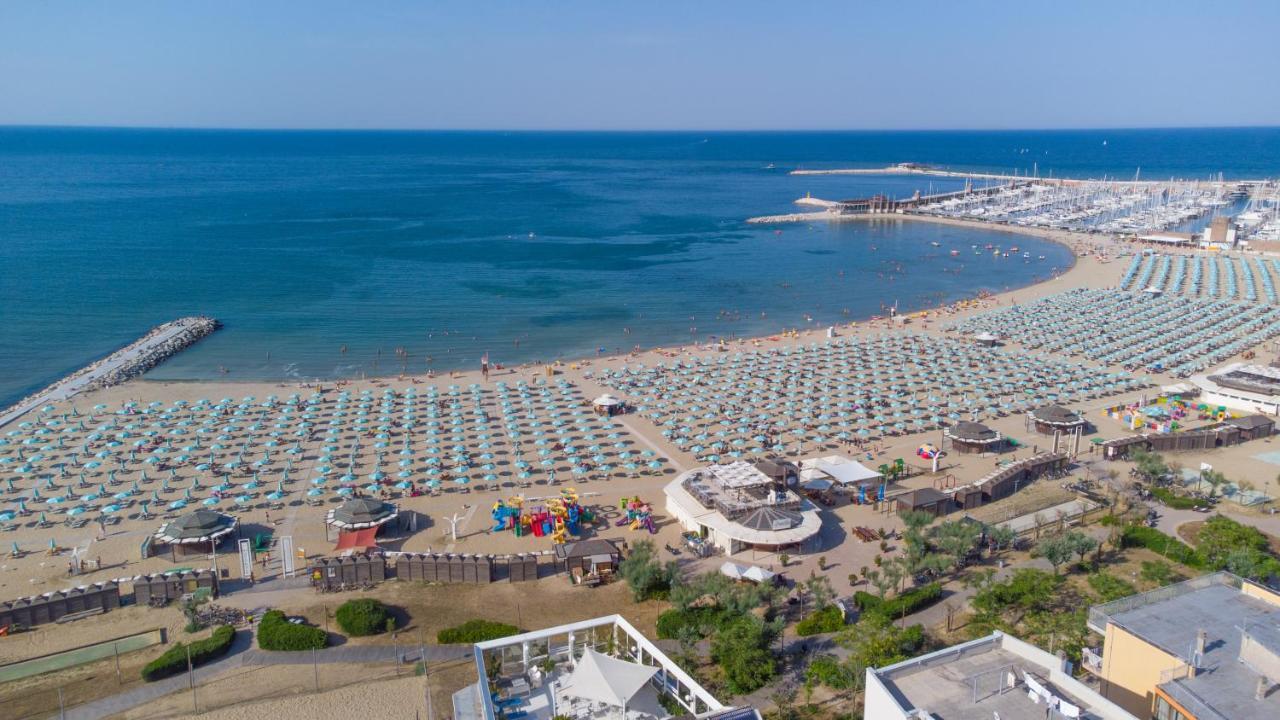 Hotel Paloma Beach Front Chiringuitos Time Rimini Extérieur photo
