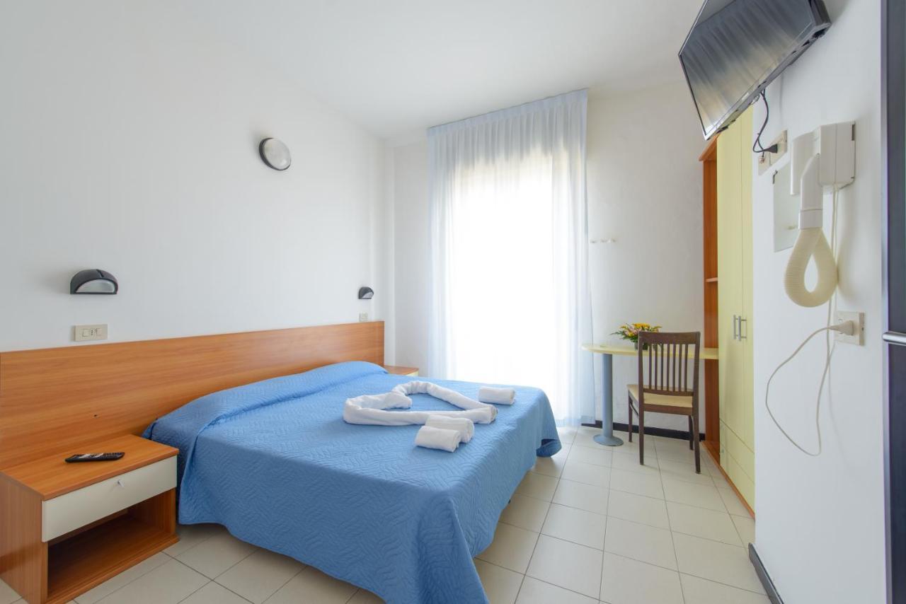Hotel Paloma Beach Front Chiringuitos Time Rimini Extérieur photo