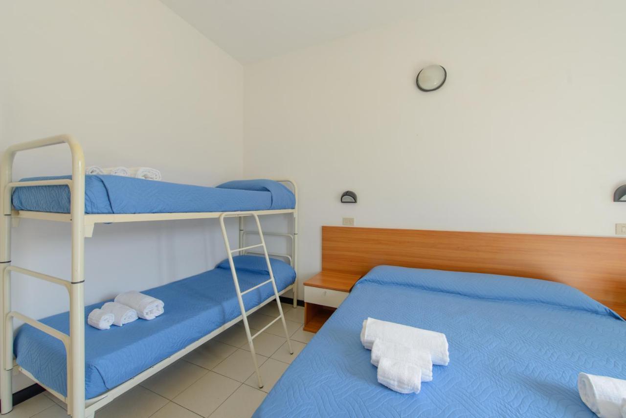 Hotel Paloma Beach Front Chiringuitos Time Rimini Extérieur photo