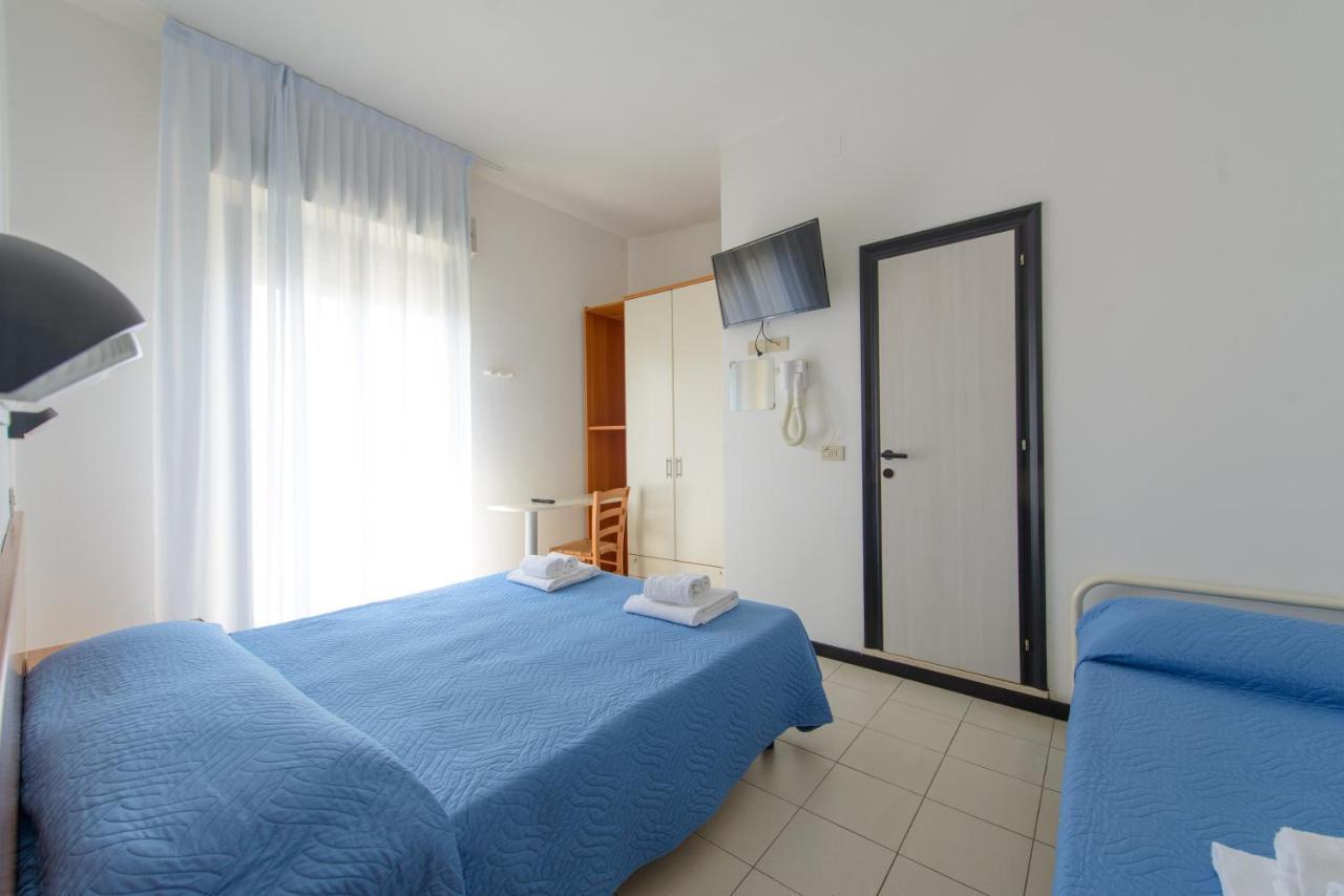 Hotel Paloma Beach Front Chiringuitos Time Rimini Extérieur photo