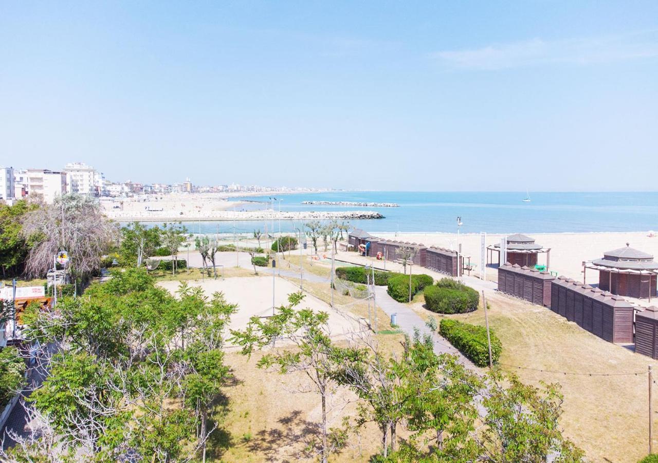 Hotel Paloma Beach Front Chiringuitos Time Rimini Extérieur photo