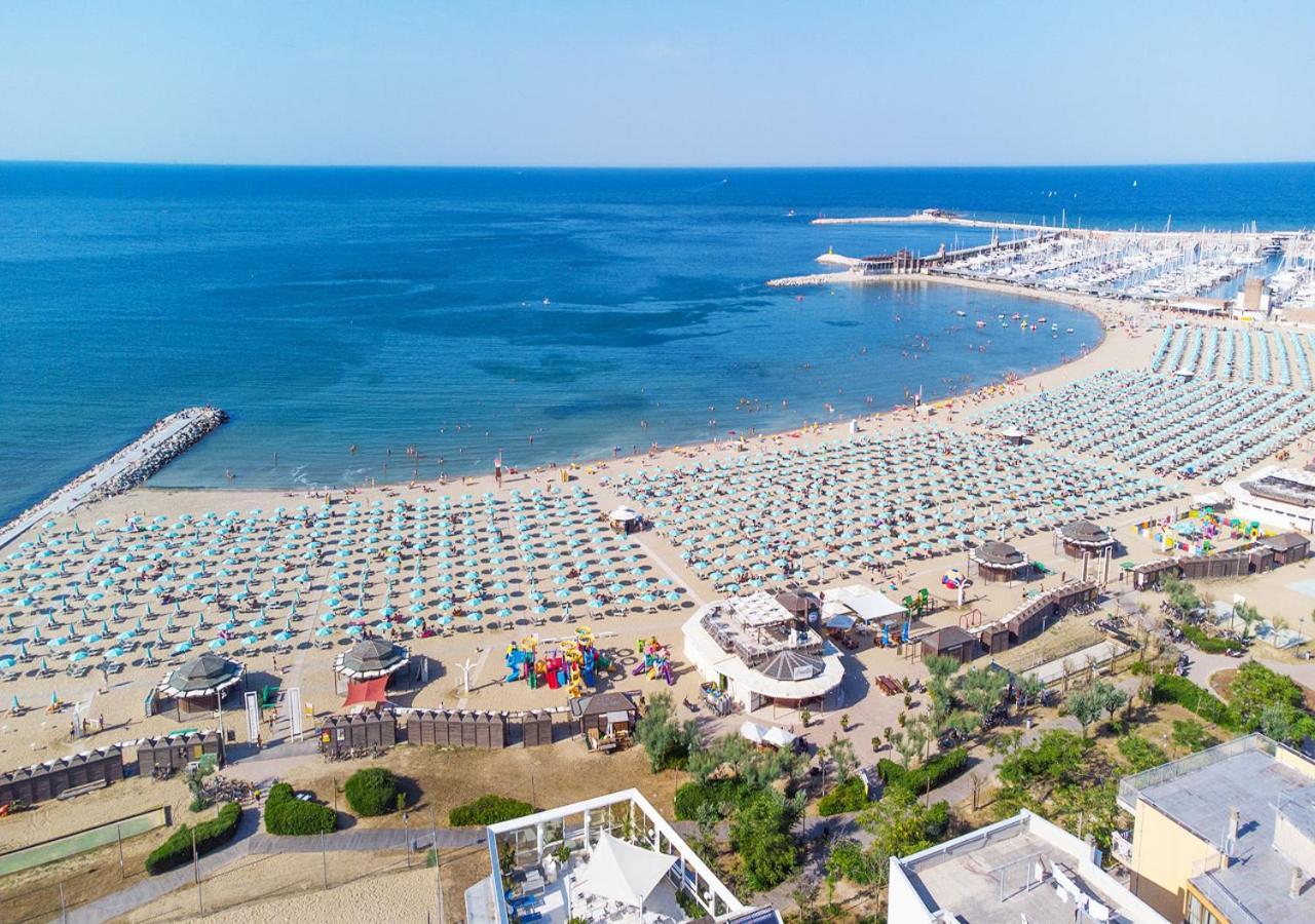 Hotel Paloma Beach Front Chiringuitos Time Rimini Extérieur photo
