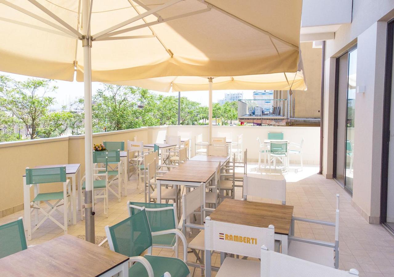 Hotel Paloma Beach Front Chiringuitos Time Rimini Extérieur photo