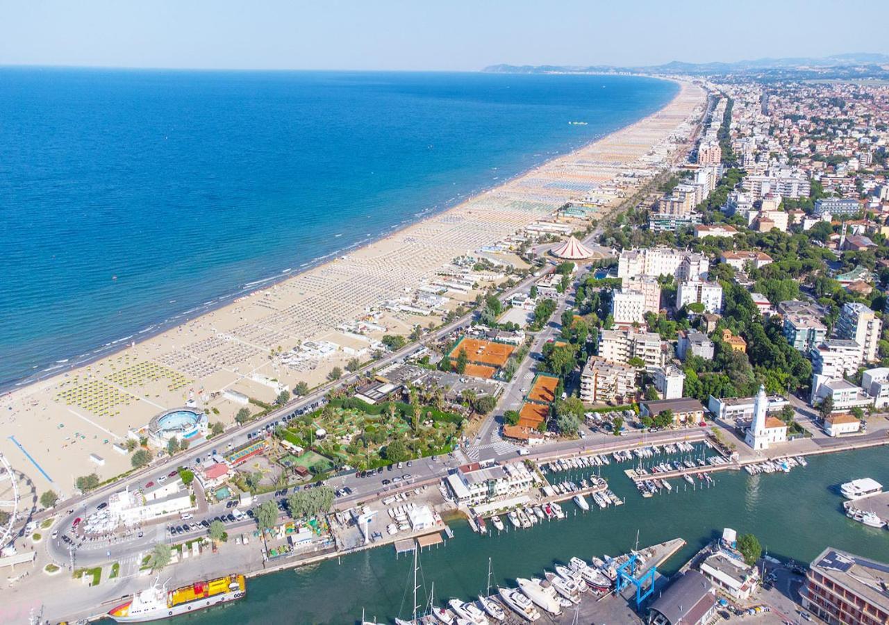 Hotel Paloma Beach Front Chiringuitos Time Rimini Extérieur photo