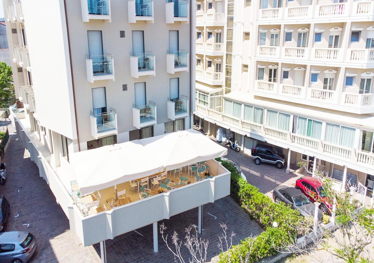 Hotel Paloma Beach Front Chiringuitos Time Rimini Extérieur photo