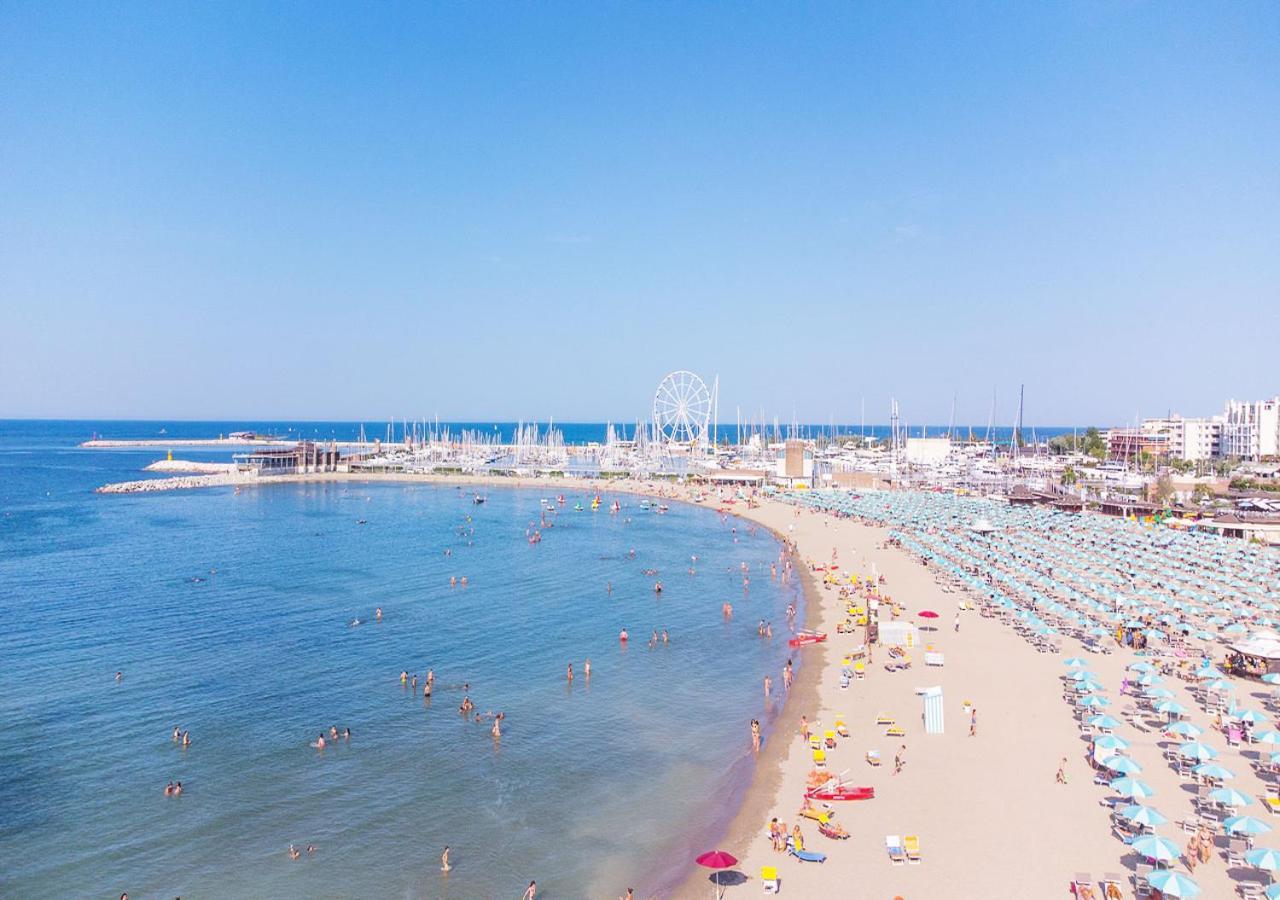 Hotel Paloma Beach Front Chiringuitos Time Rimini Extérieur photo
