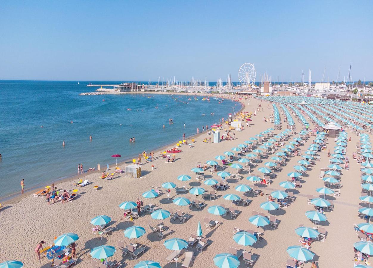 Hotel Paloma Beach Front Chiringuitos Time Rimini Extérieur photo