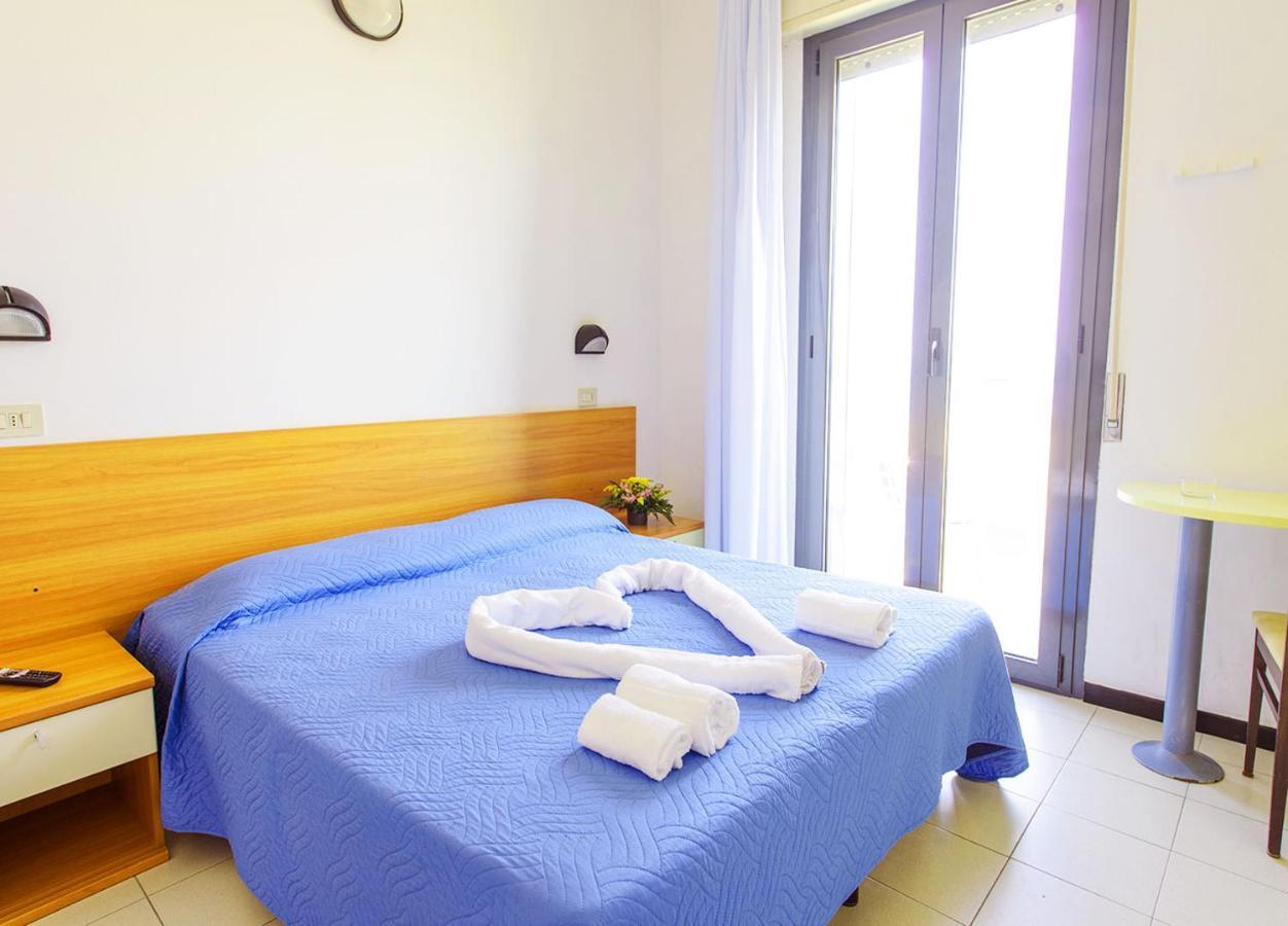 Hotel Paloma Beach Front Chiringuitos Time Rimini Extérieur photo