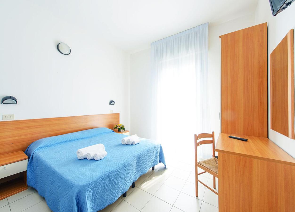 Hotel Paloma Beach Front Chiringuitos Time Rimini Extérieur photo