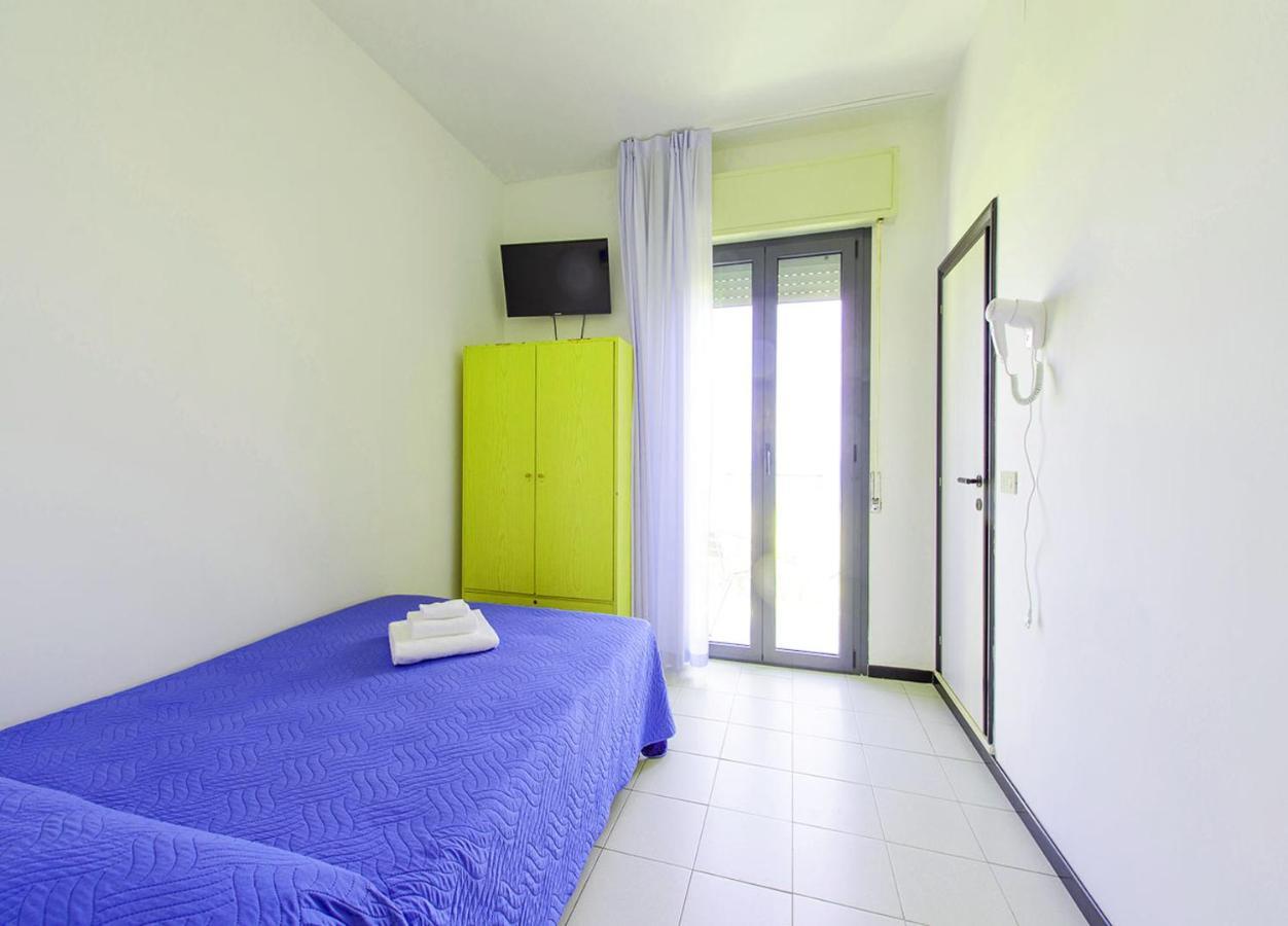 Hotel Paloma Beach Front Chiringuitos Time Rimini Extérieur photo