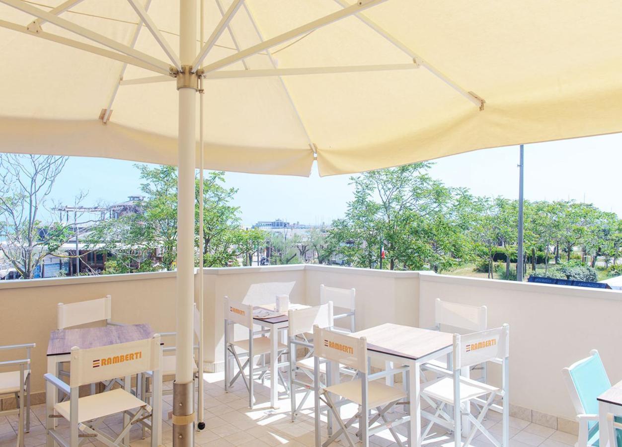 Hotel Paloma Beach Front Chiringuitos Time Rimini Extérieur photo