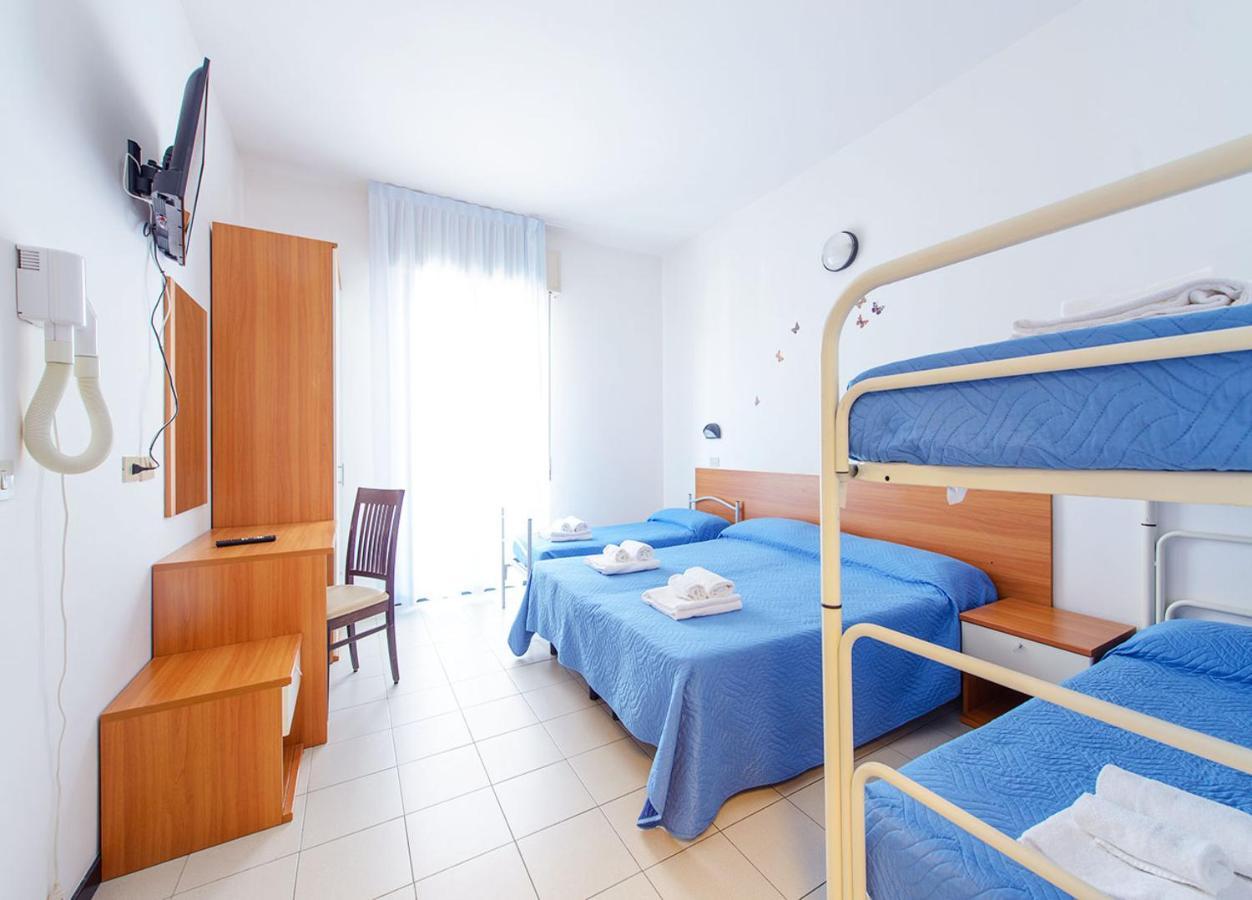 Hotel Paloma Beach Front Chiringuitos Time Rimini Extérieur photo
