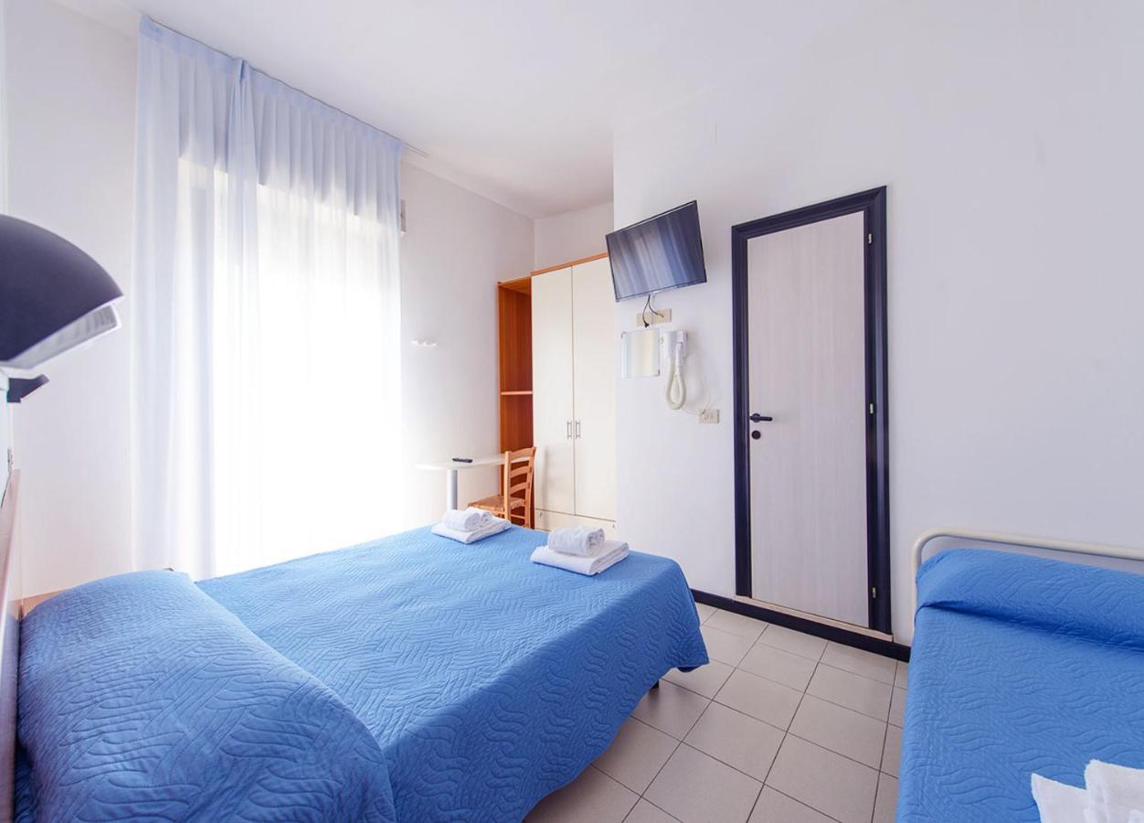 Hotel Paloma Beach Front Chiringuitos Time Rimini Extérieur photo
